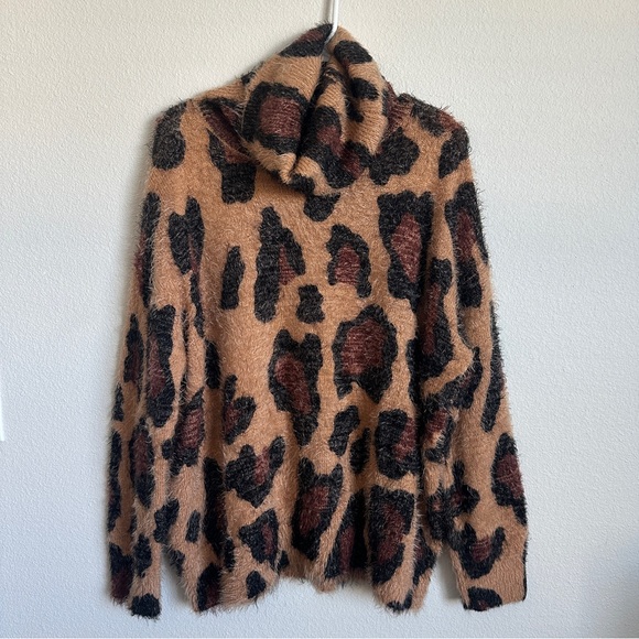 NWOT Show me your MuMu cheetah fever fuzzy turtle neck sweater - Picture 5 of 8